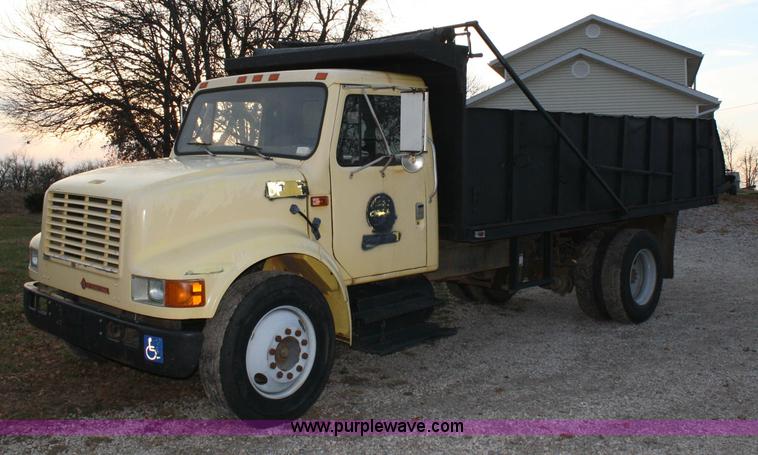 image for item 4782 1990 International 4600 dump truck