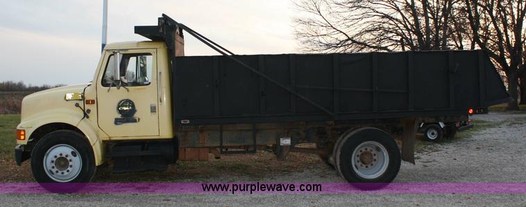 image for item 4782 1990 International 4600 dump truck