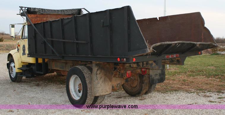 image for item 4782 1990 International 4600 dump truck