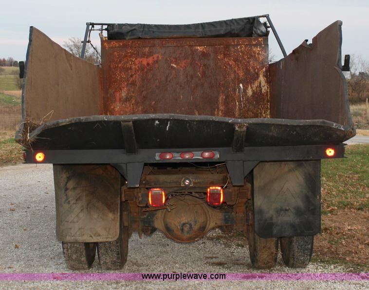 image for item 4782 1990 International 4600 dump truck