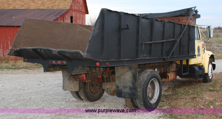image for item 4782 1990 International 4600 dump truck