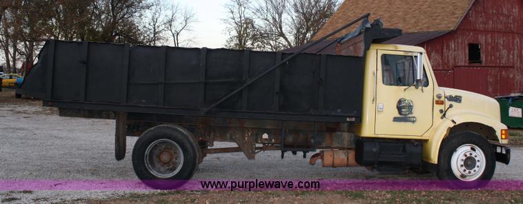 image for item 4782 1990 International 4600 dump truck