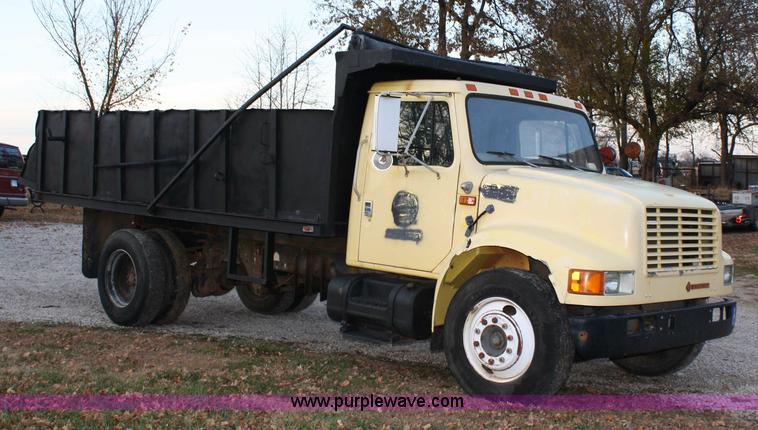 image for item 4782 1990 International 4600 dump truck