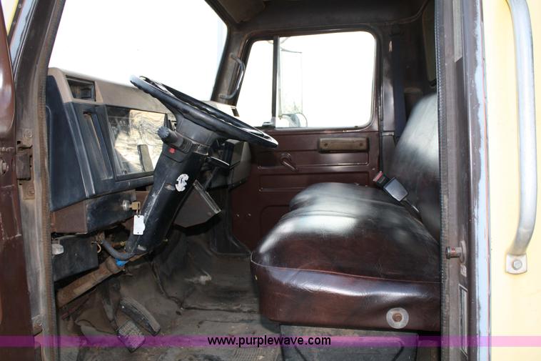 image for item 4782 1990 International 4600 dump truck