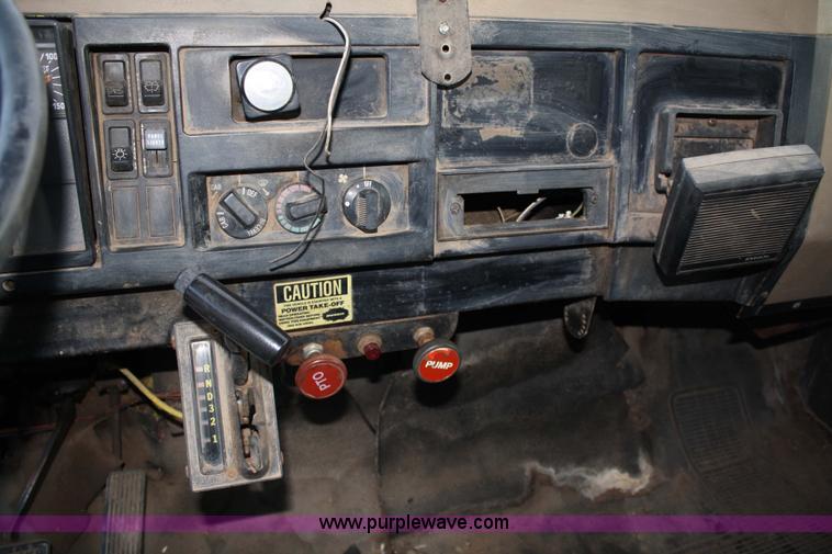 image for item 4782 1990 International 4600 dump truck