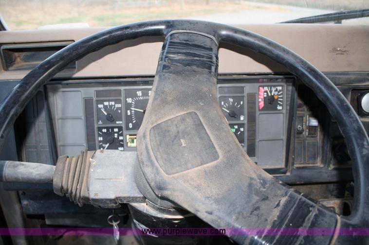 image for item 4782 1990 International 4600 dump truck