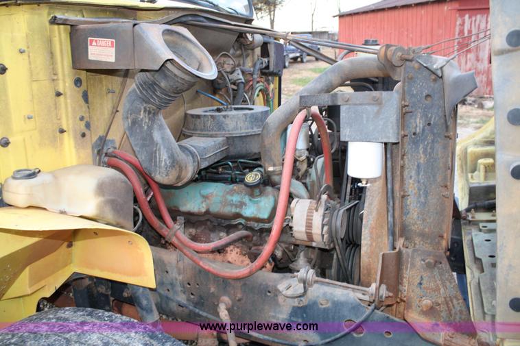 image for item 4782 1990 International 4600 dump truck