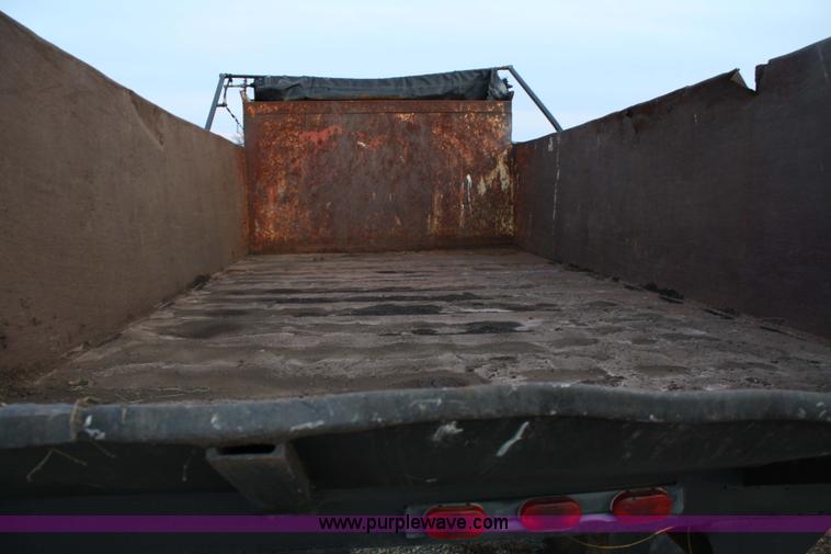 image for item 4782 1990 International 4600 dump truck