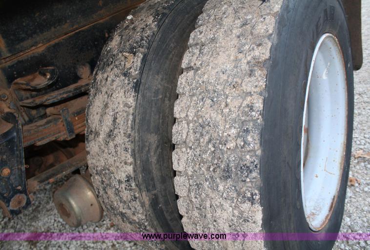 image for item 4782 1990 International 4600 dump truck