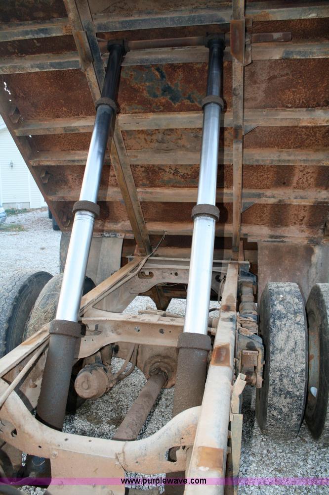 image for item 4782 1990 International 4600 dump truck