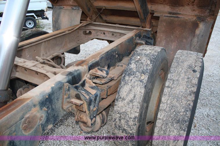 image for item 4782 1990 International 4600 dump truck