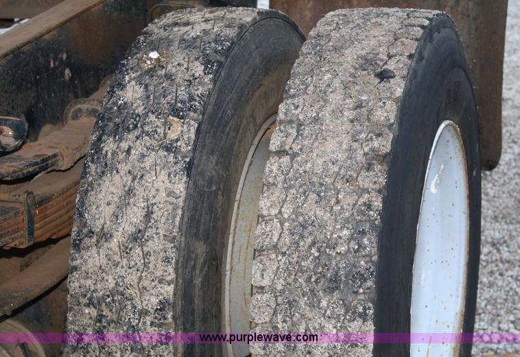 image for item 4782 1990 International 4600 dump truck