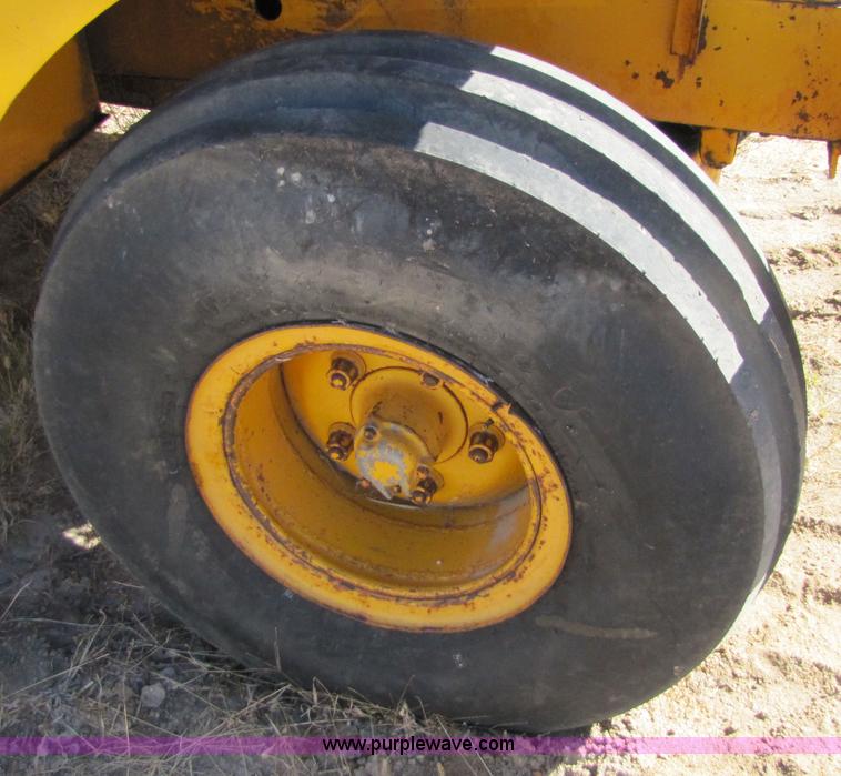 image for item 5160 1967 John Deere 7600 paddle scraper