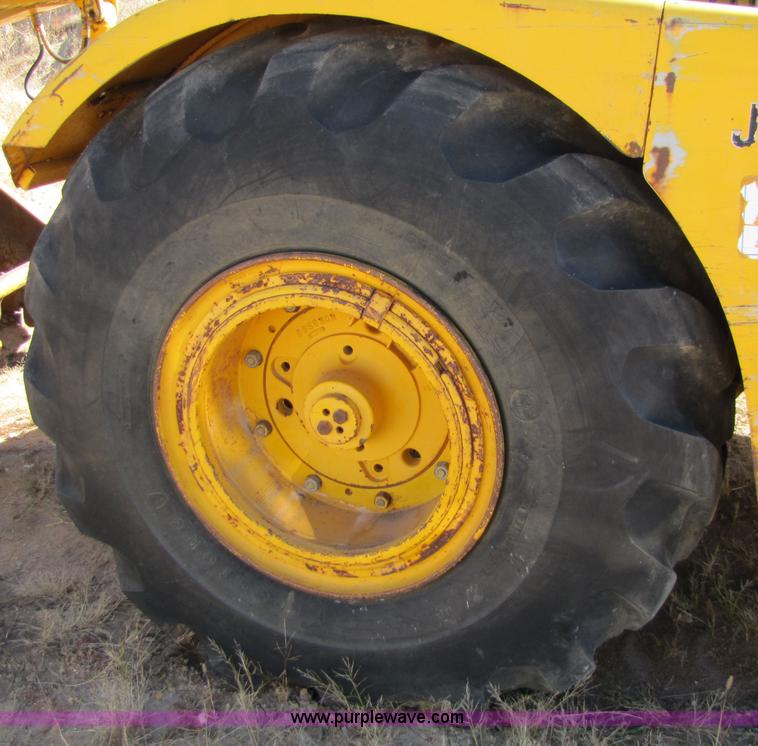 image for item 5160 1967 John Deere 7600 paddle scraper