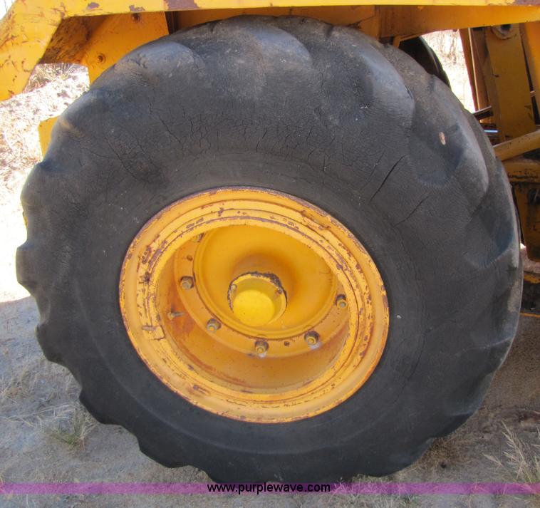 image for item 5160 1967 John Deere 7600 paddle scraper