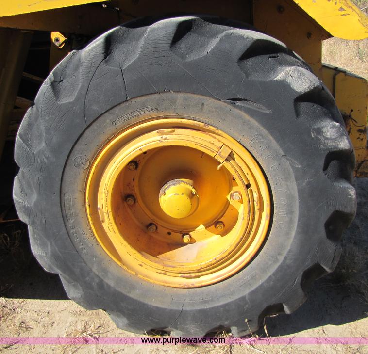 image for item 5160 1967 John Deere 7600 paddle scraper