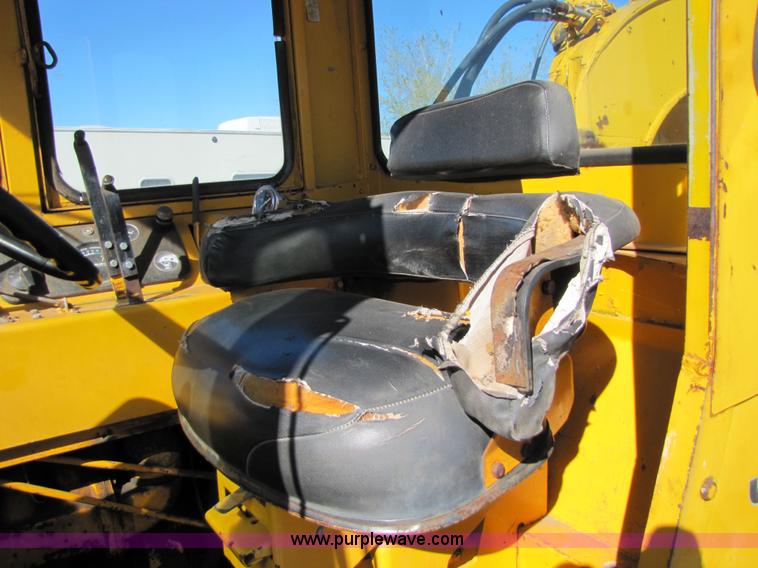 image for item 5160 1967 John Deere 7600 paddle scraper