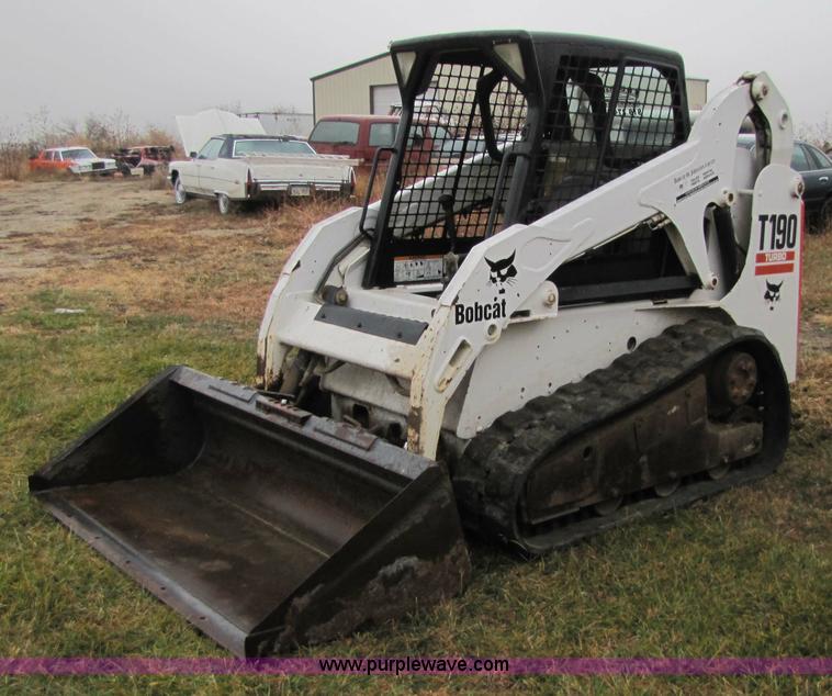 image for item 5300 2002 Bobcat T190 skid steer