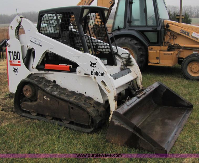 image for item 5300 2002 Bobcat T190 skid steer