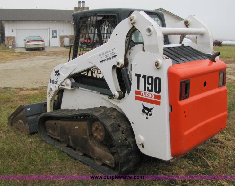 image for item 5300 2002 Bobcat T190 skid steer