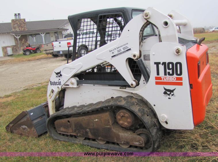image for item 5300 2002 Bobcat T190 skid steer