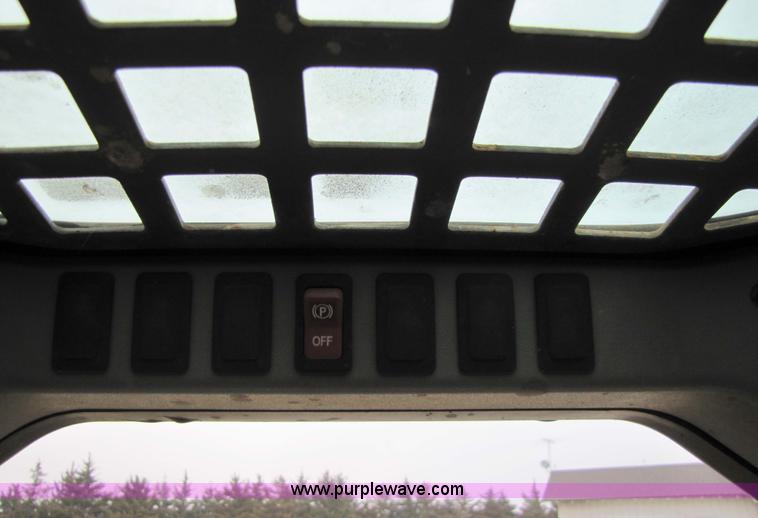 image for item 5300 2002 Bobcat T190 skid steer