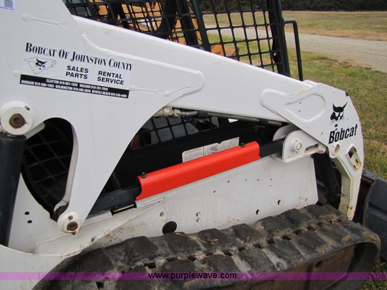 image for item 5300 2002 Bobcat T190 skid steer