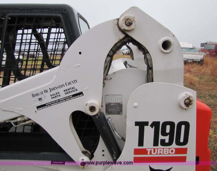 image for item 5300 2002 Bobcat T190 skid steer