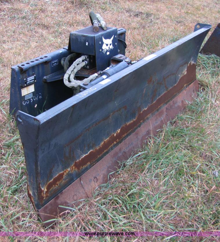 image for item 5307 2005 Bobcat 80 dozer blade