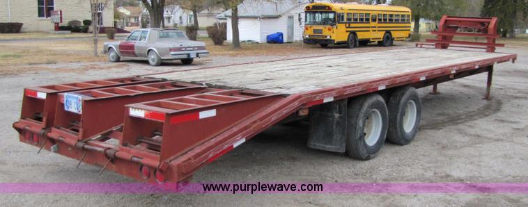 image for item 5310 1999 Circle M tandem axle gooseneck trailer