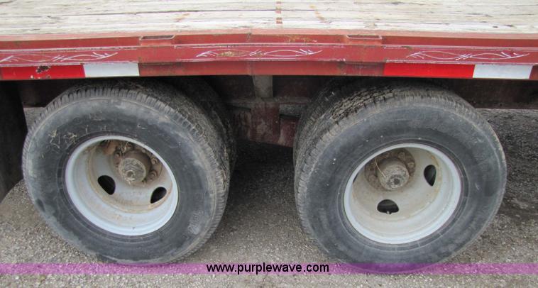 image for item 5310 1999 Circle M tandem axle gooseneck trailer
