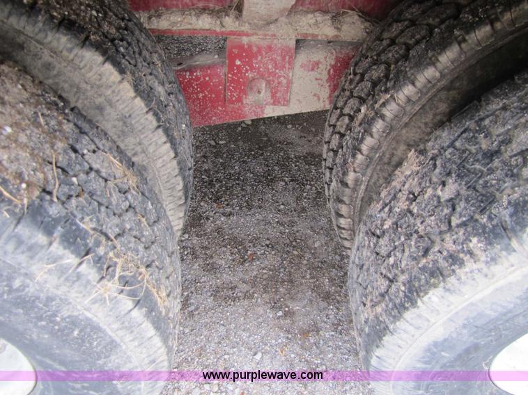 image for item 5310 1999 Circle M tandem axle gooseneck trailer