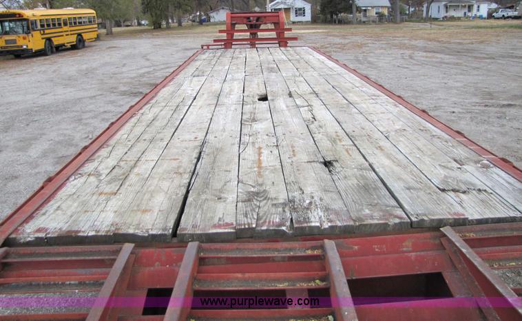 image for item 5310 1999 Circle M tandem axle gooseneck trailer