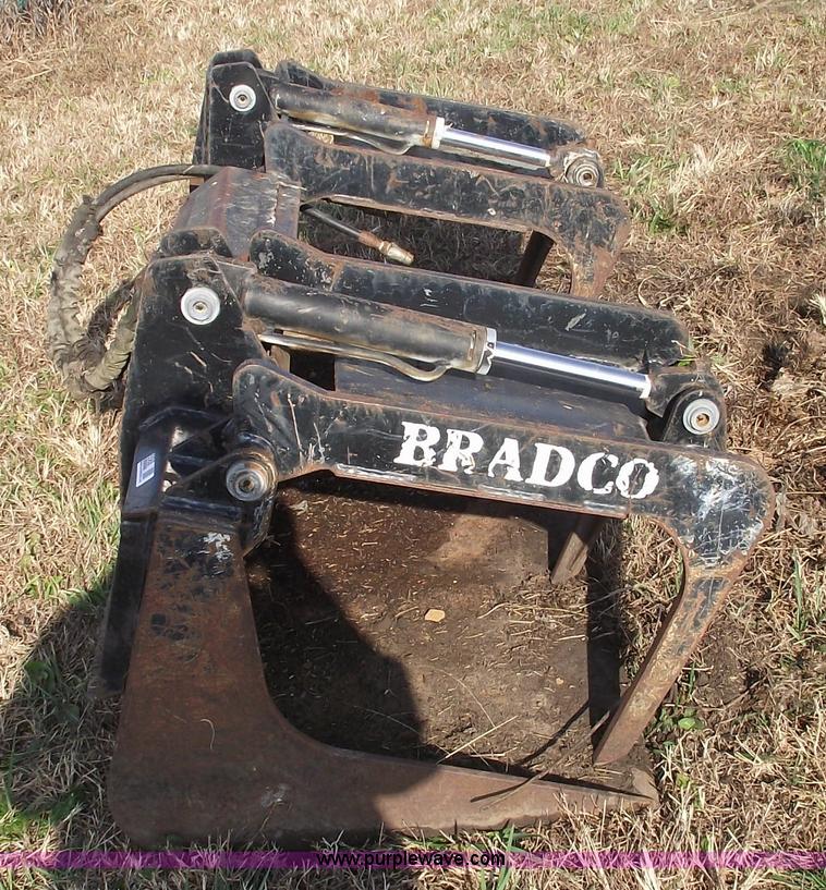image for item 5588 Bradco grapple bucket