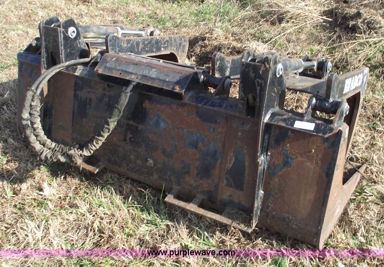 image for item 5588 Bradco grapple bucket