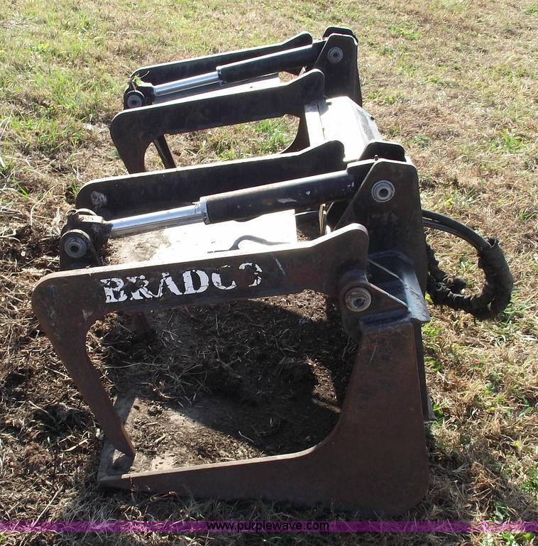 image for item 5588 Bradco grapple bucket