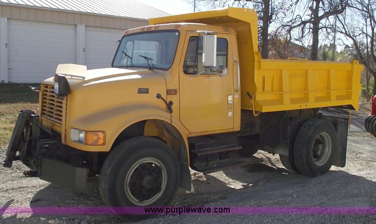 image for item 5991 1996 International 4900 dump truck