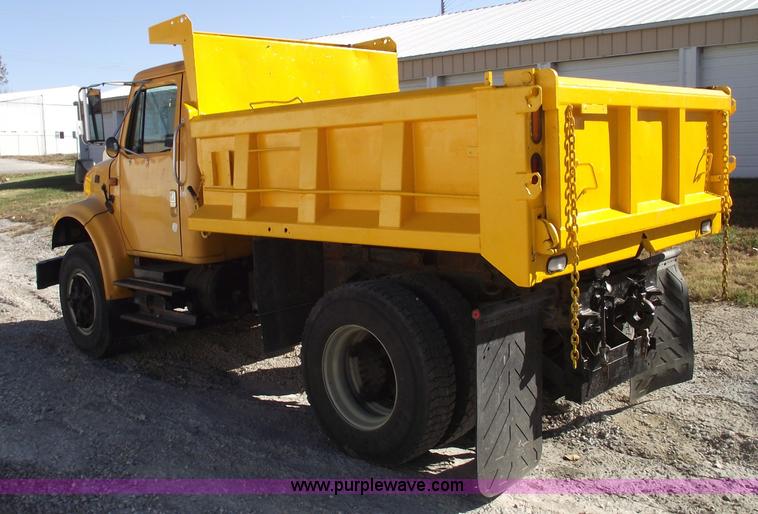 image for item 5991 1996 International 4900 dump truck
