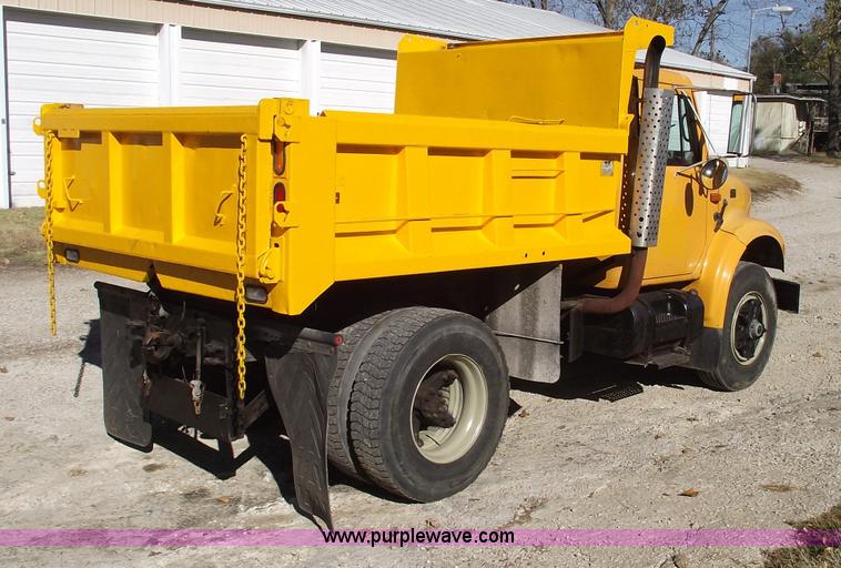 image for item 5991 1996 International 4900 dump truck