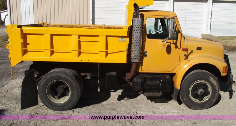 image for item 5991 1996 International 4900 dump truck
