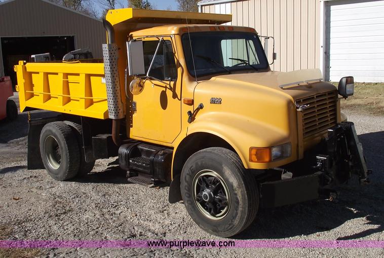 image for item 5991 1996 International 4900 dump truck