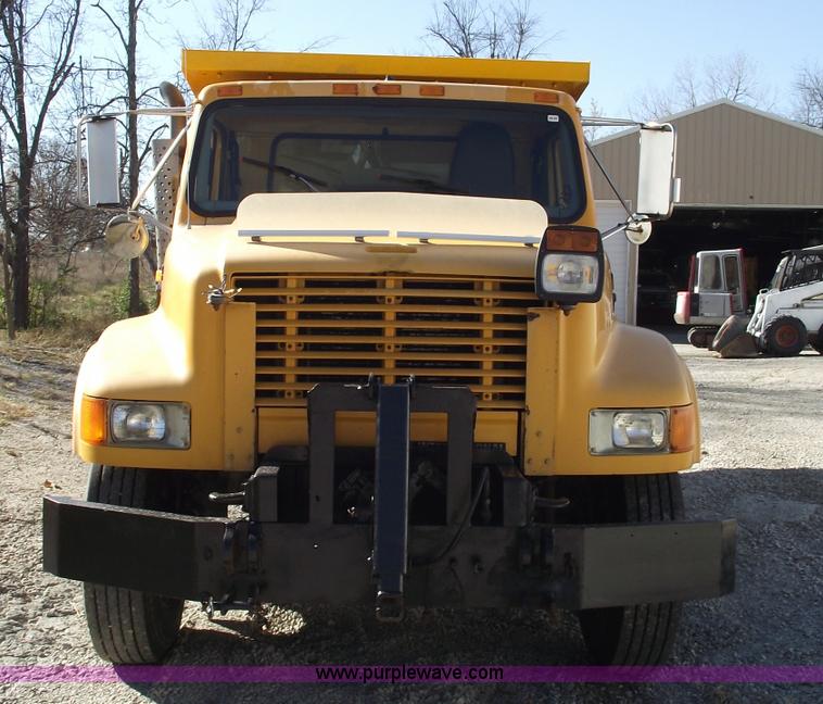 image for item 5991 1996 International 4900 dump truck