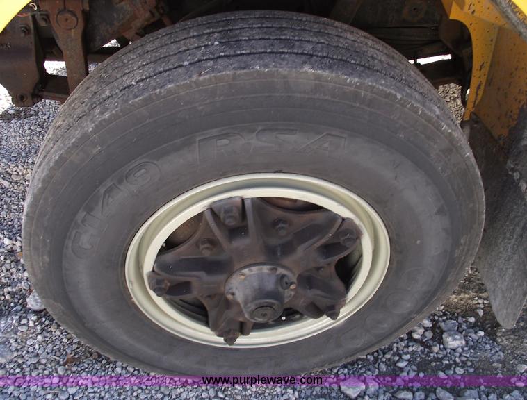 image for item 5991 1996 International 4900 dump truck