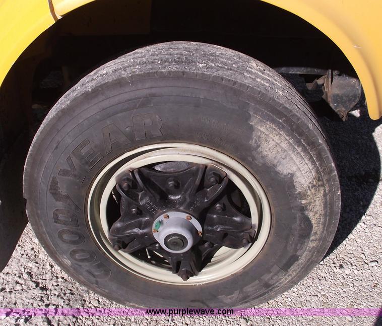 image for item 5991 1996 International 4900 dump truck