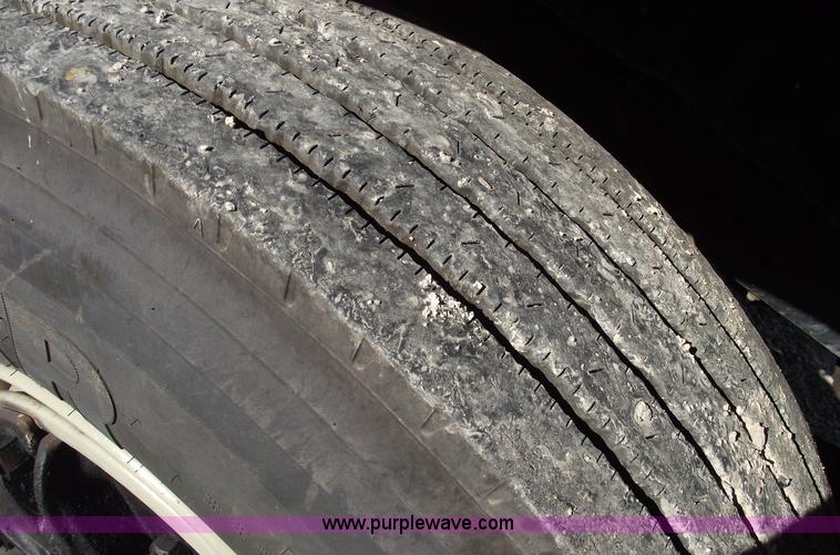 image for item 5991 1996 International 4900 dump truck