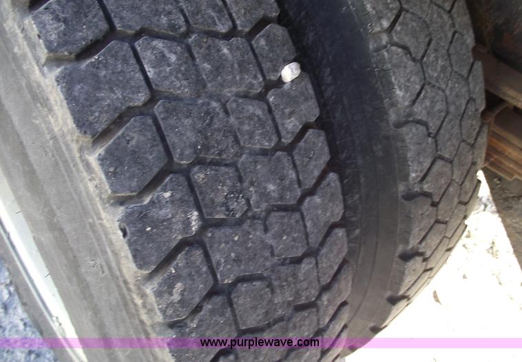 image for item 5991 1996 International 4900 dump truck