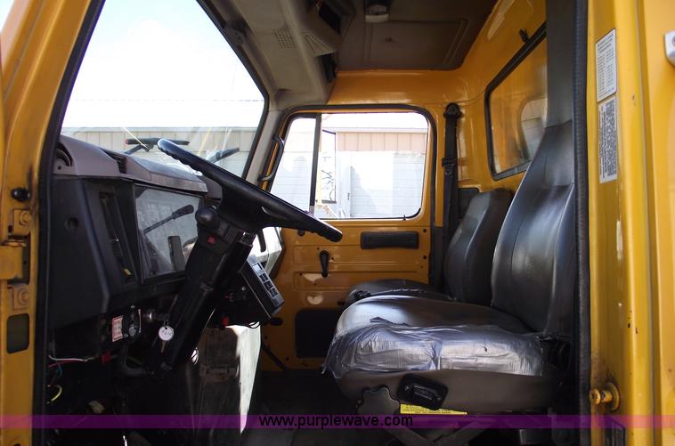 image for item 5991 1996 International 4900 dump truck