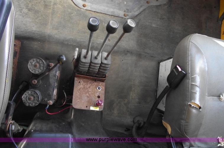 image for item 5991 1996 International 4900 dump truck