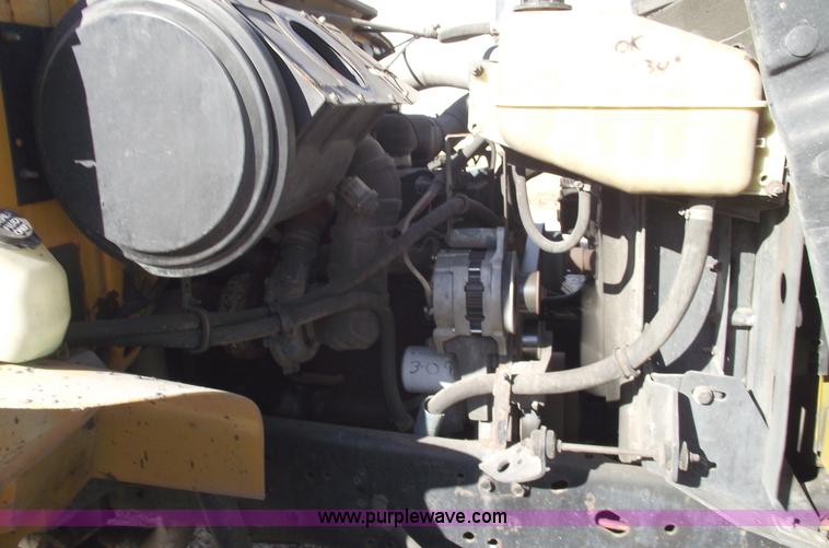 image for item 5991 1996 International 4900 dump truck