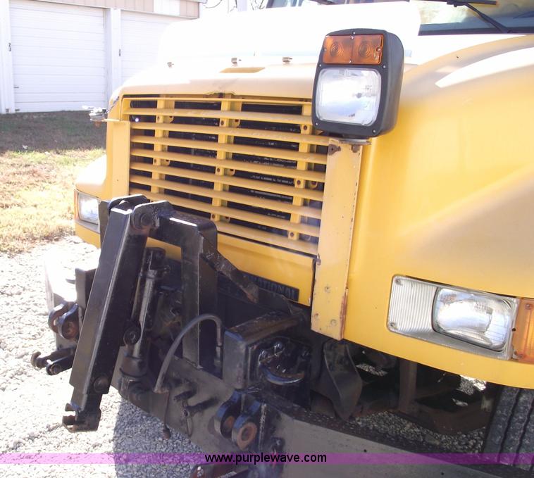 image for item 5991 1996 International 4900 dump truck